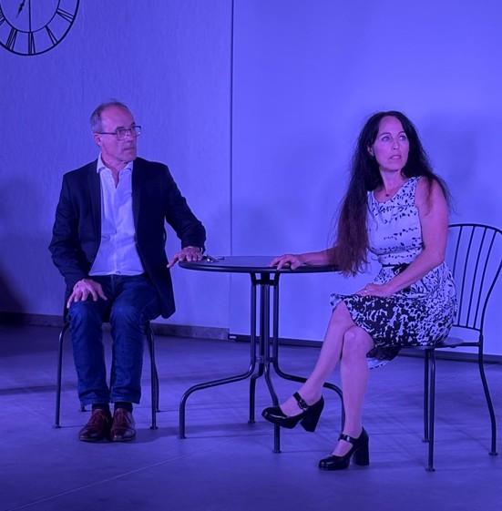 Florent et Stéphanie sur scène au théâtre à La Bréjolière